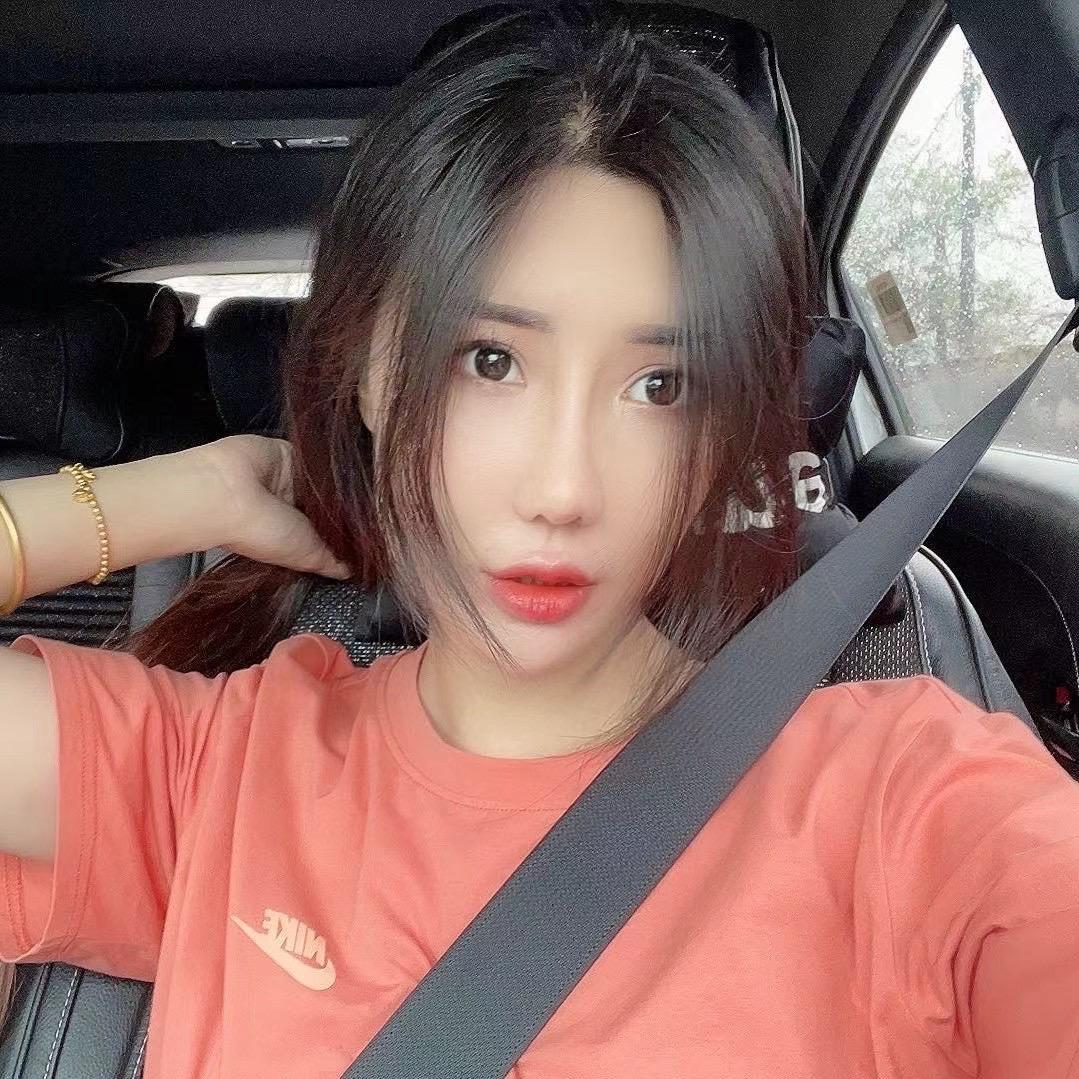 开出租车的小姐姐🚕