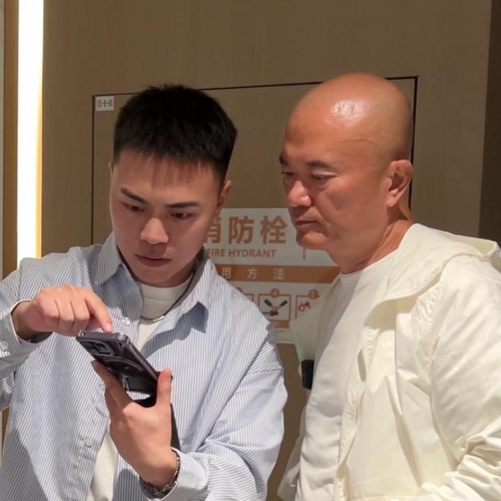 小黑哥（猛猛搞流量）