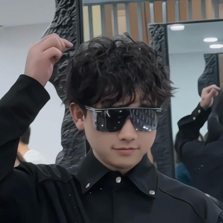 NYMPH小马丶夏门美发形象设计师