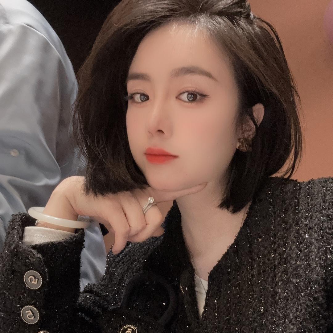 娅娅。