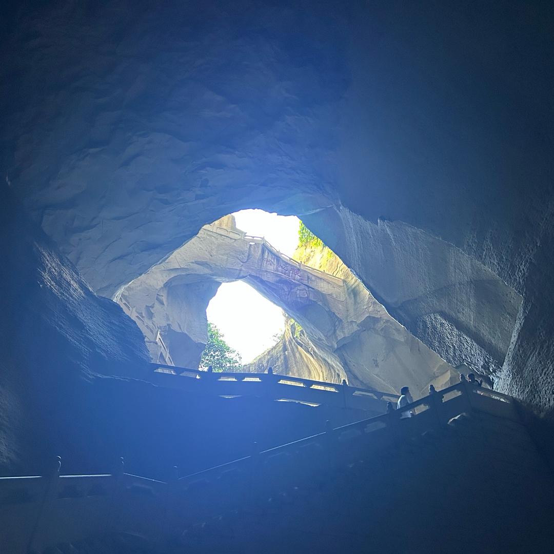 烈酒敬ᥫᩣ余生