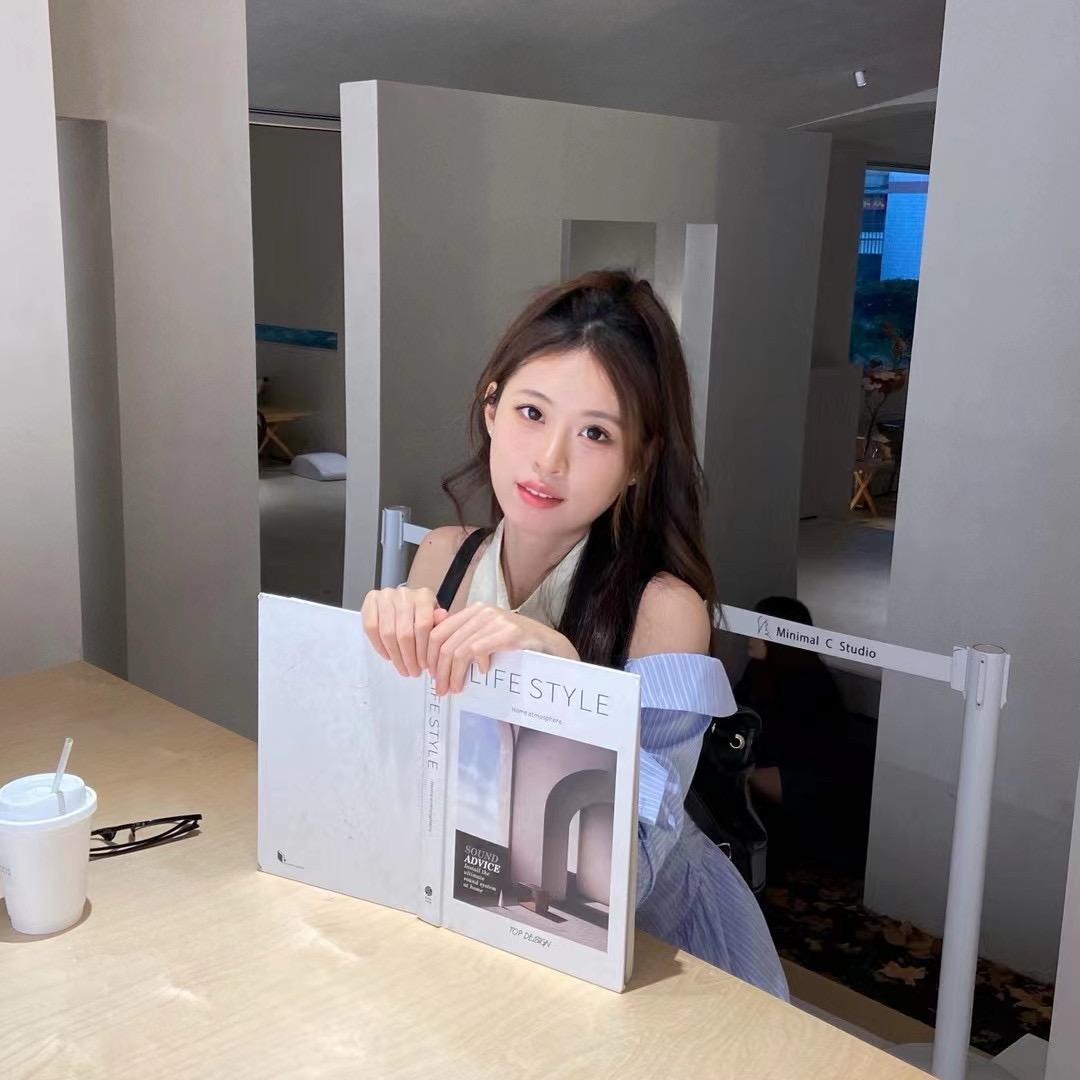 西西穿什么