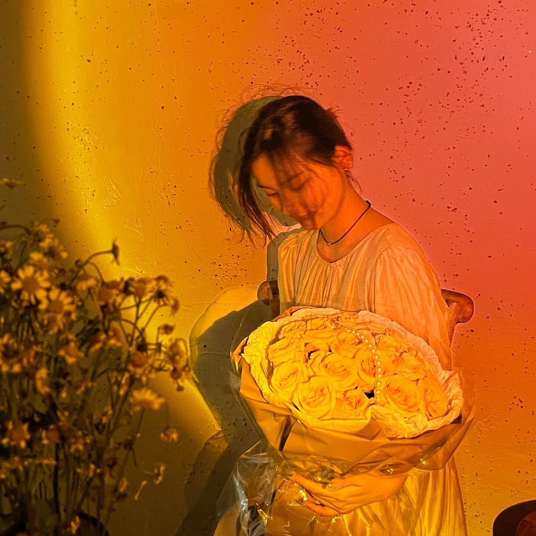 偷亲妍妍（铲屎官）