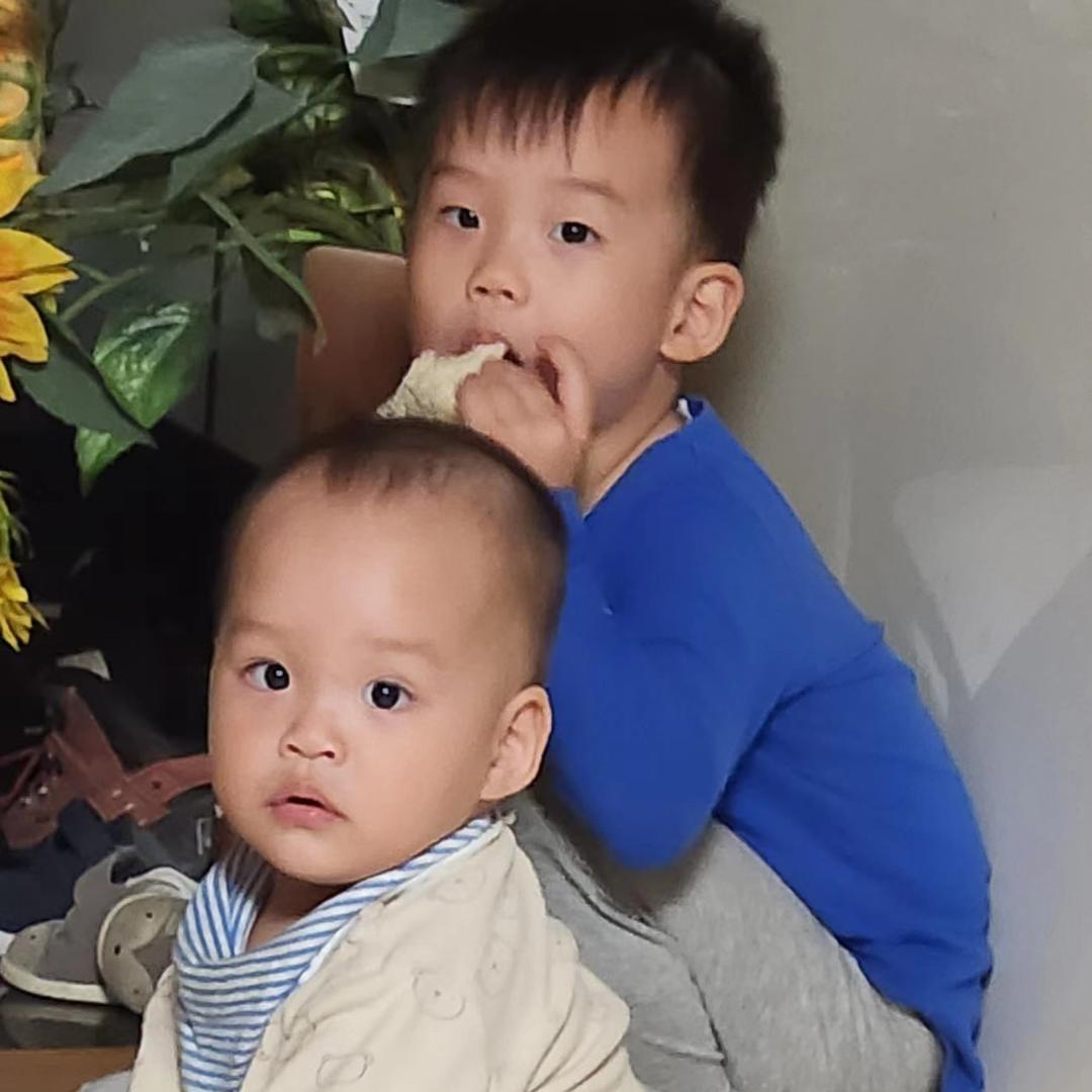 奴奴和弟弟