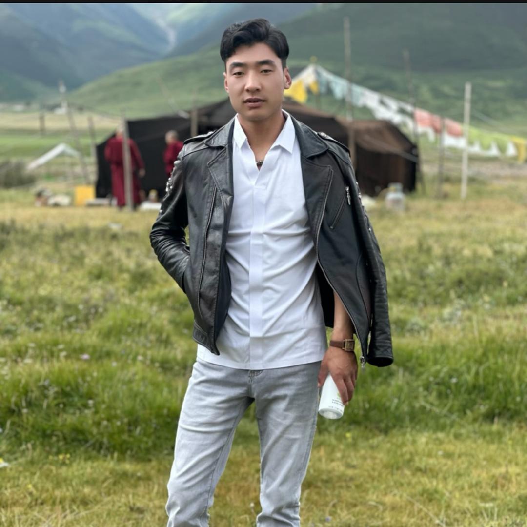 岽  巴南