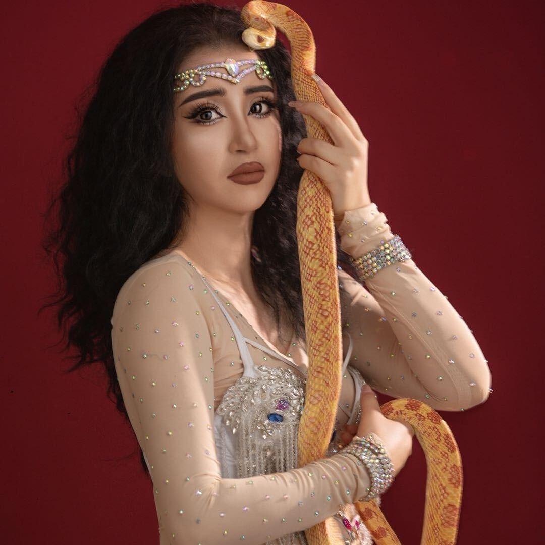 麦尔合巴蛇女