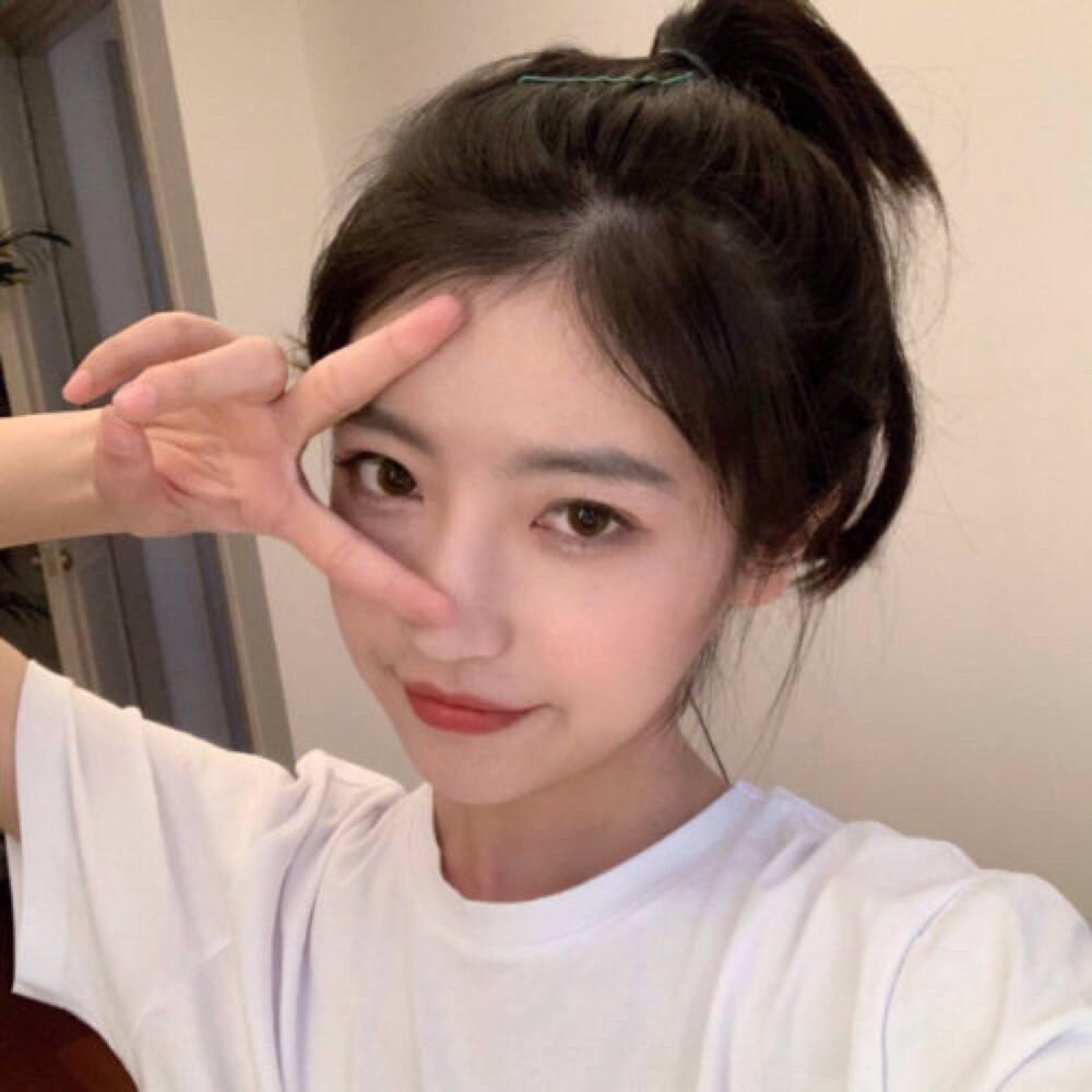 纤纤百货商行《商品在橱窗》