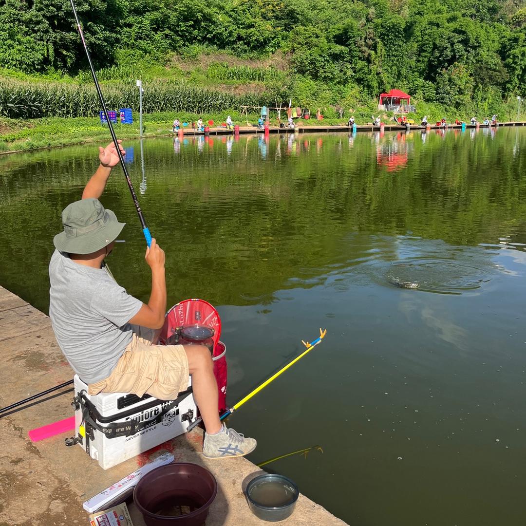 到处乱钓的周一户外渔具