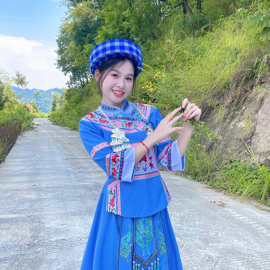柔柔布依族服装
