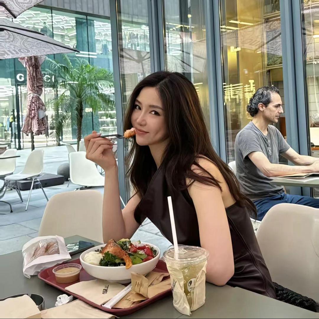 Romi小姐姐的衣帽间