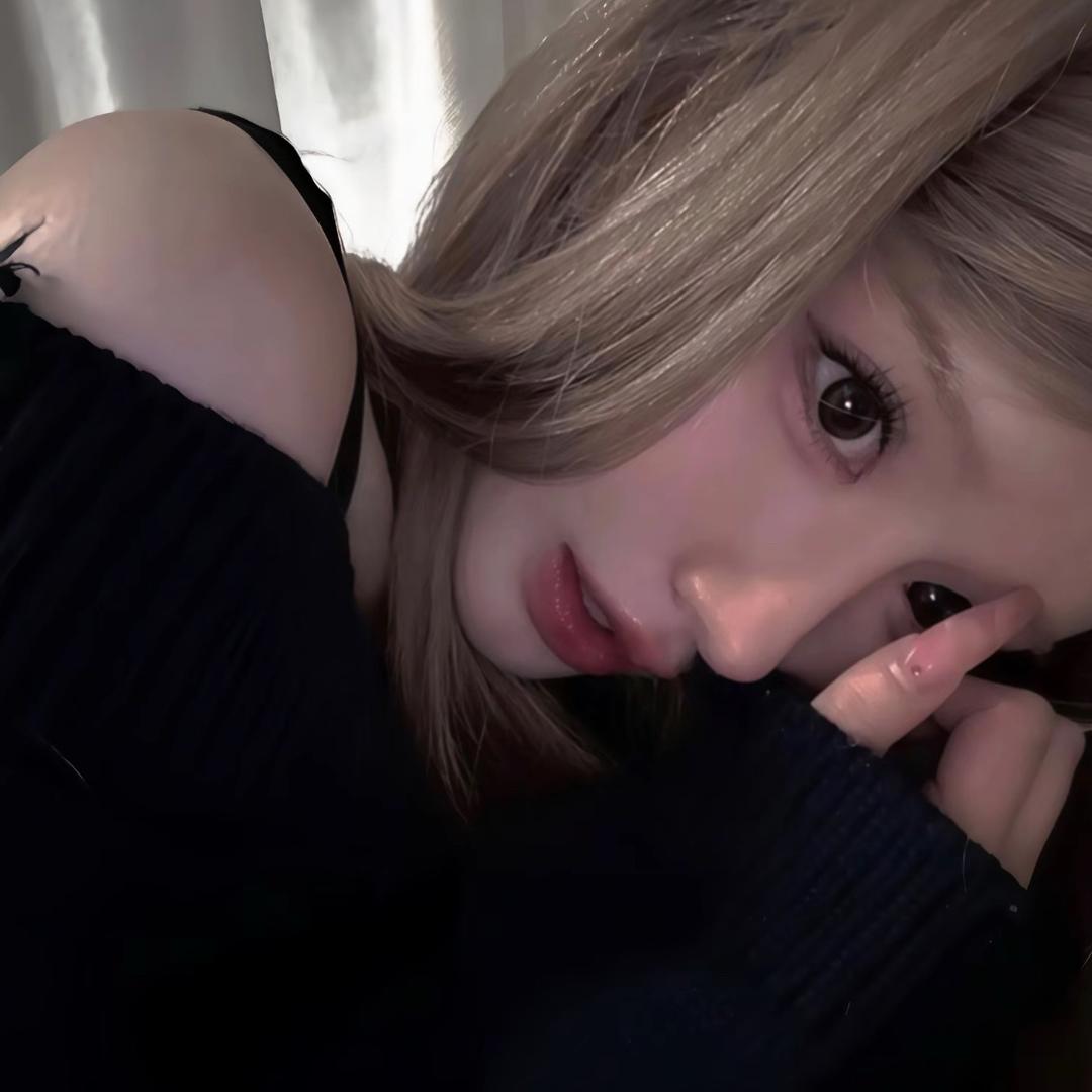 一个内双小女孩
