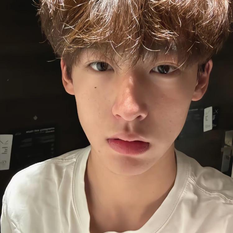 纯情男大