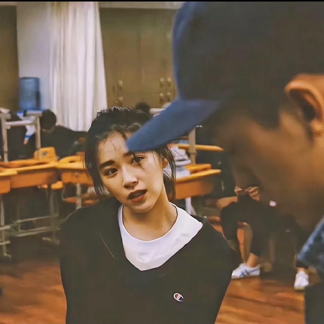 月亮上的垂耳兔🐰💗