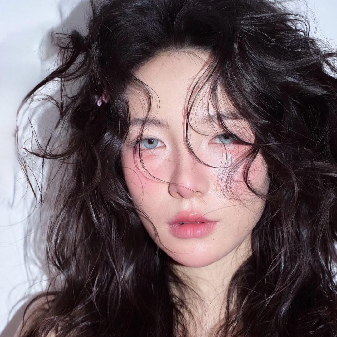 VC婚纱l栗子美妆l资深刘刘