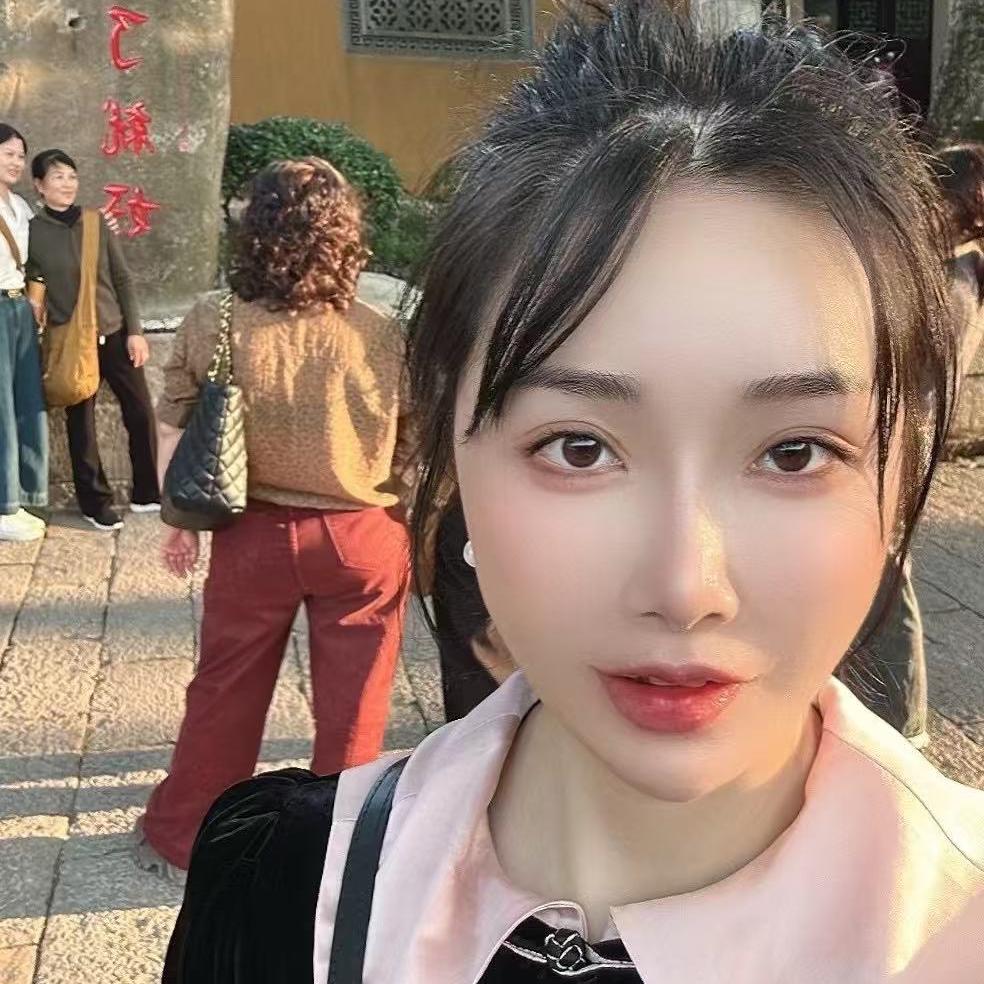 彩嘉女衣