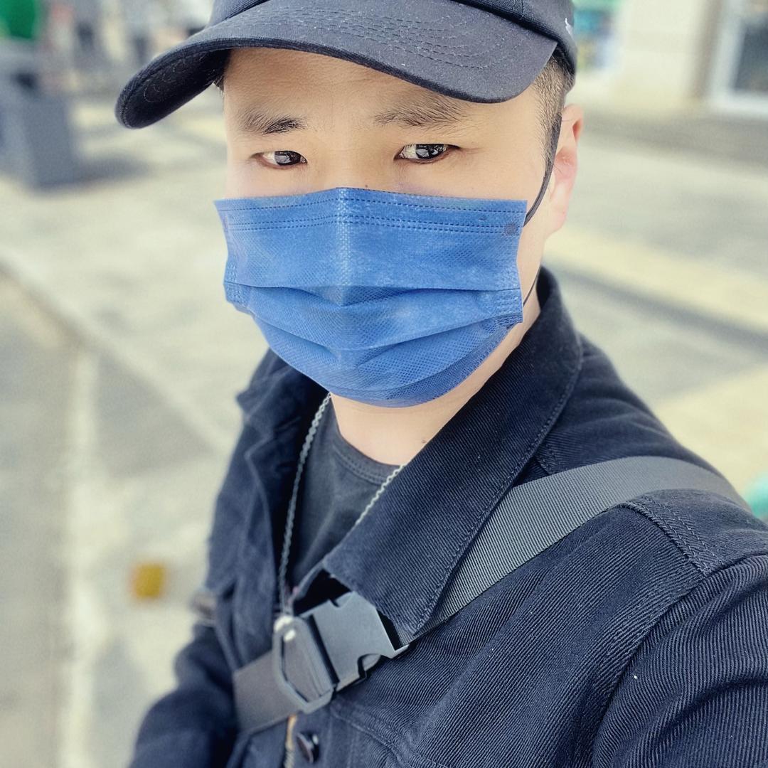 @阿东💇‍♀️（收长头发）