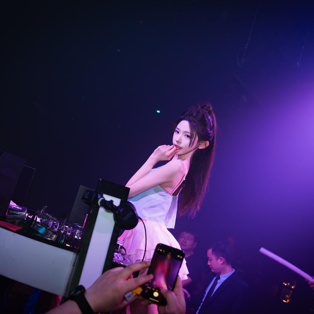DJ江小白