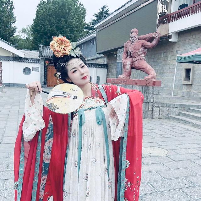 童慧艺术月月老师