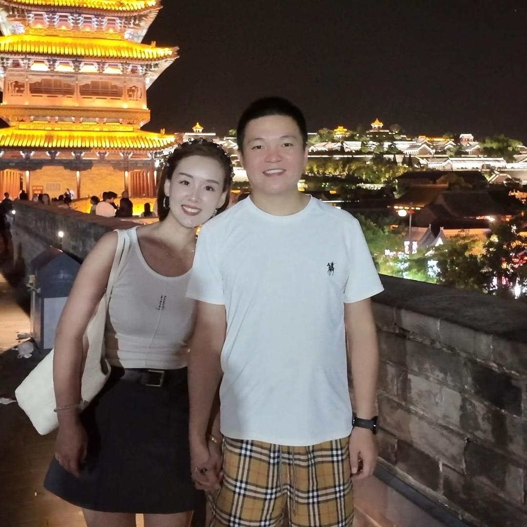 荷荷夫妇👩‍❤️‍👨