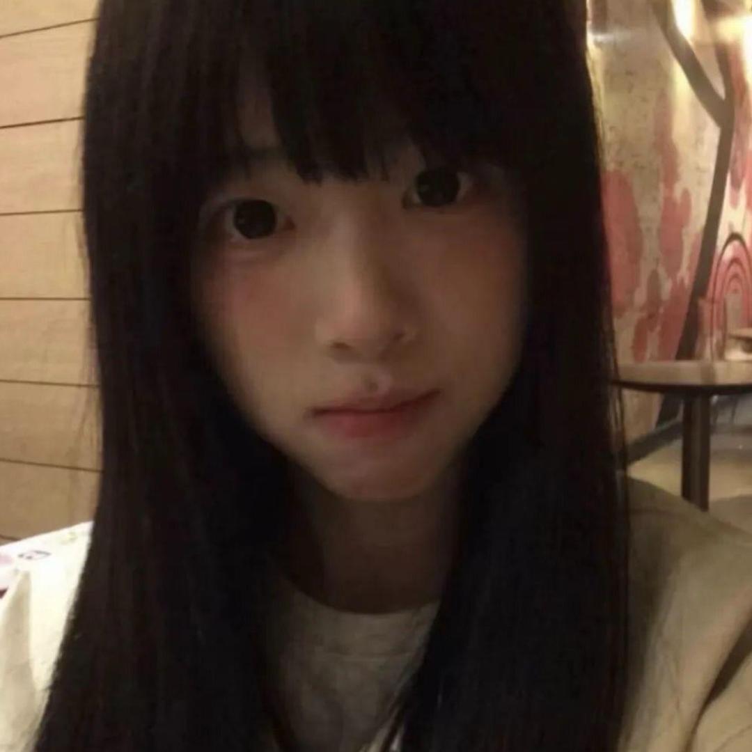 苹果配高脚杯