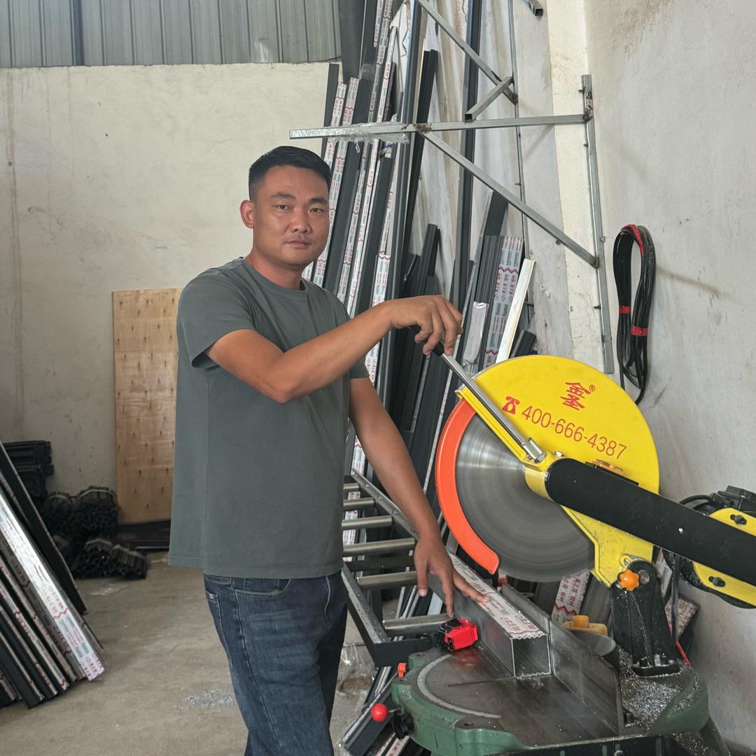 大理市美之坚铝合金雨棚