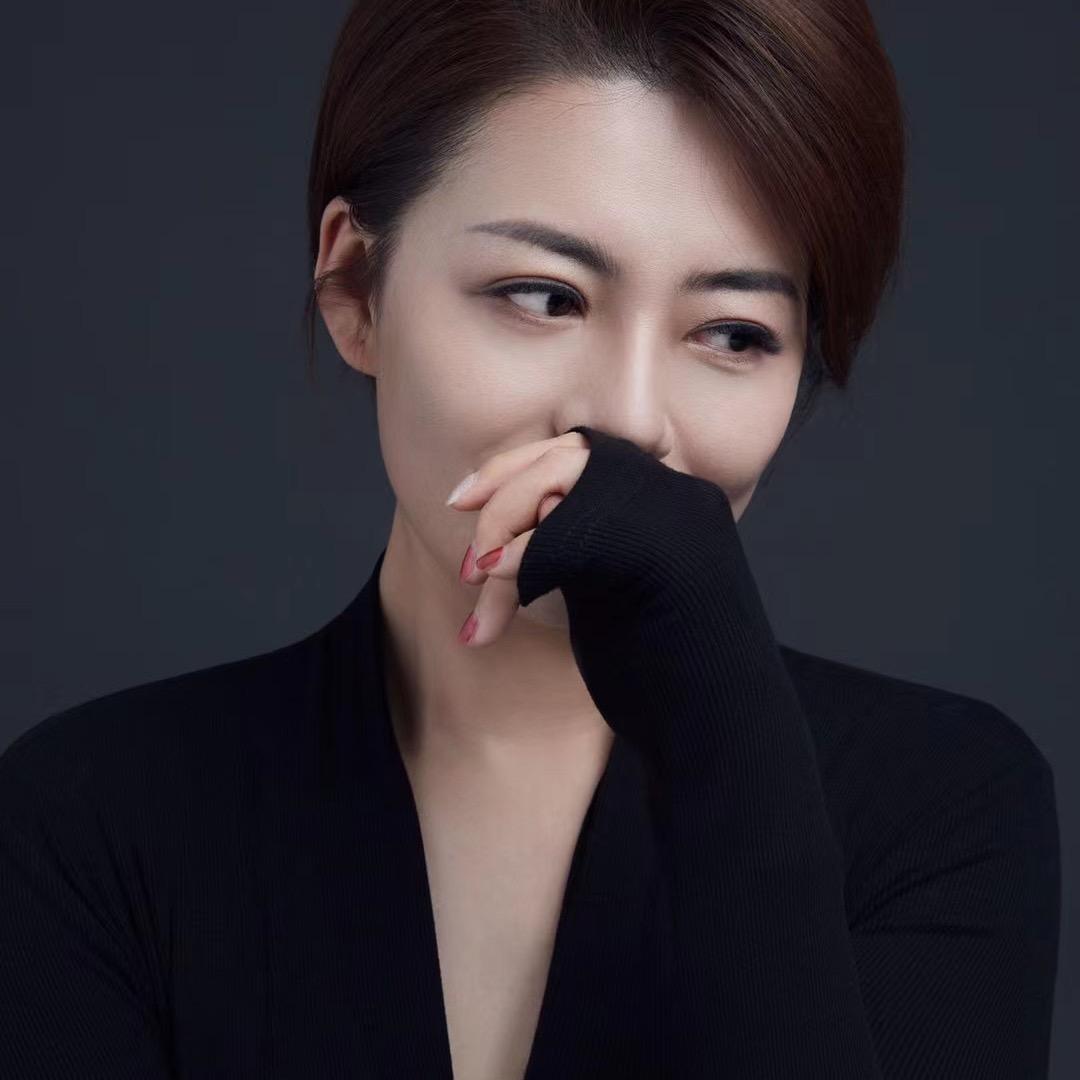 高雯老师（教化妆）