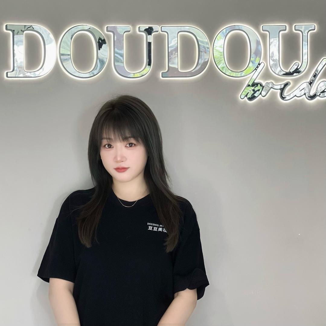 双桥区豆豆化妆（承德化妆师豆豆婚纱美妆）