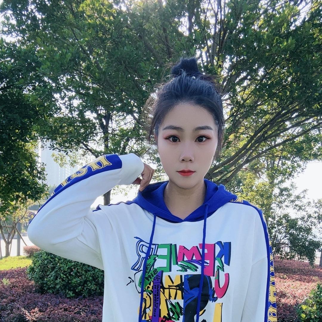 艾朵奇炫潮牌女装源头工厂