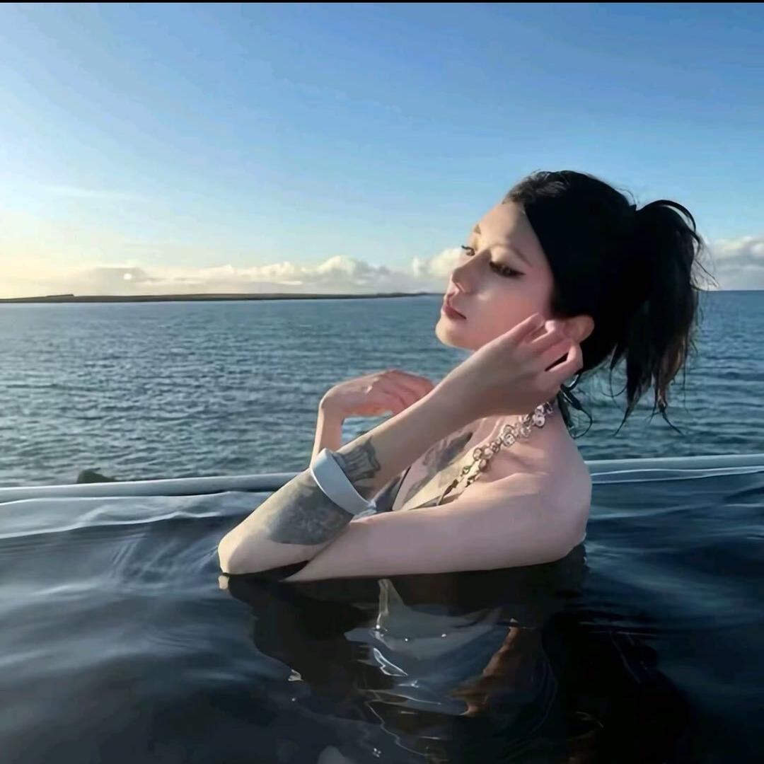 🧚🏻‍♀️