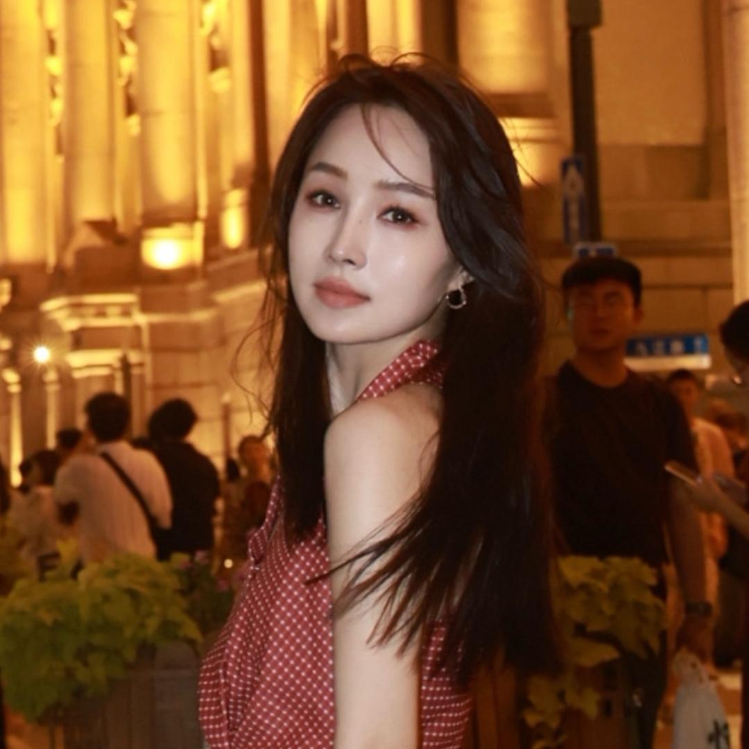 小小酱穿搭（每天晚上8:07开播）