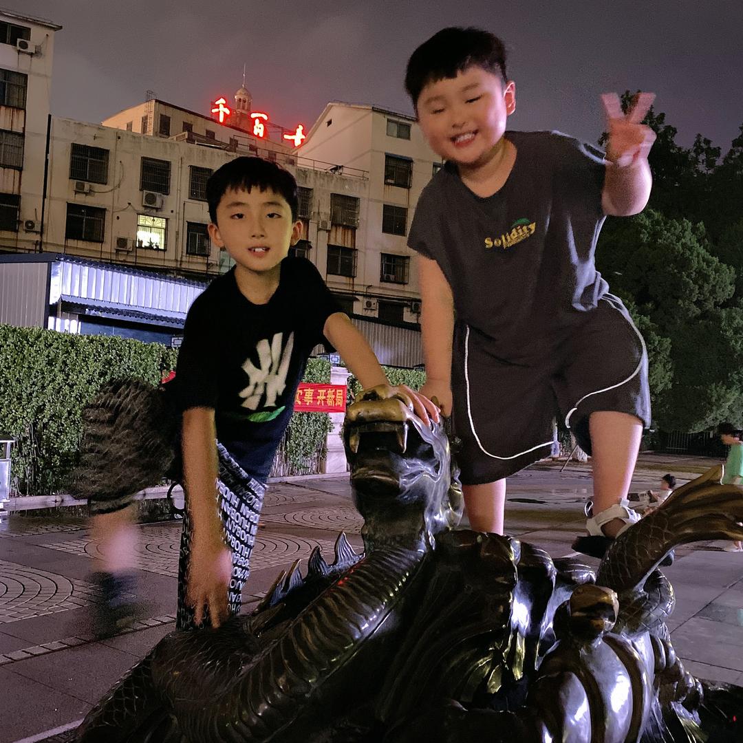 《欧尚频道》男装 兰国际服装城三楼D区0