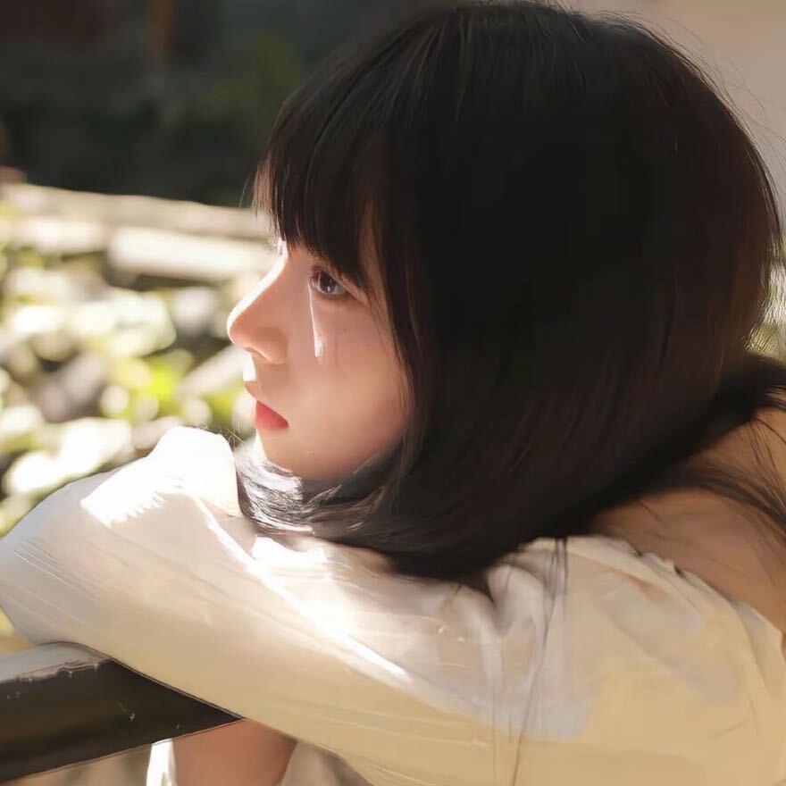 魏静怡.
