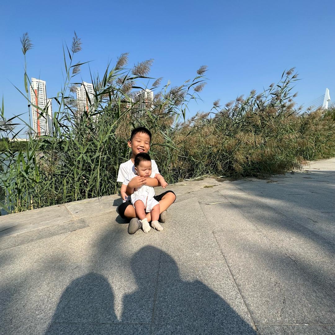 轩轩和伊伊日常