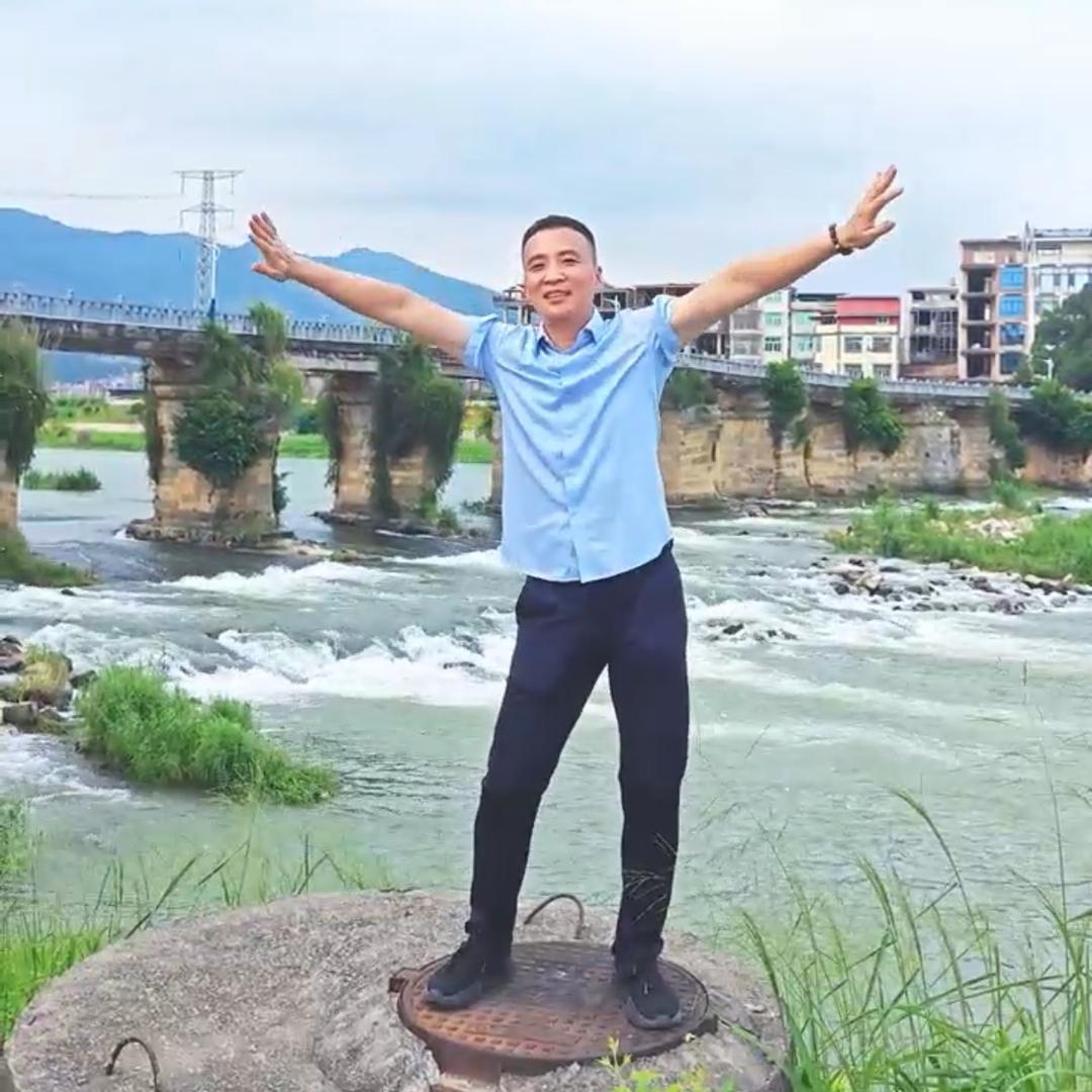 村书记李朝旭