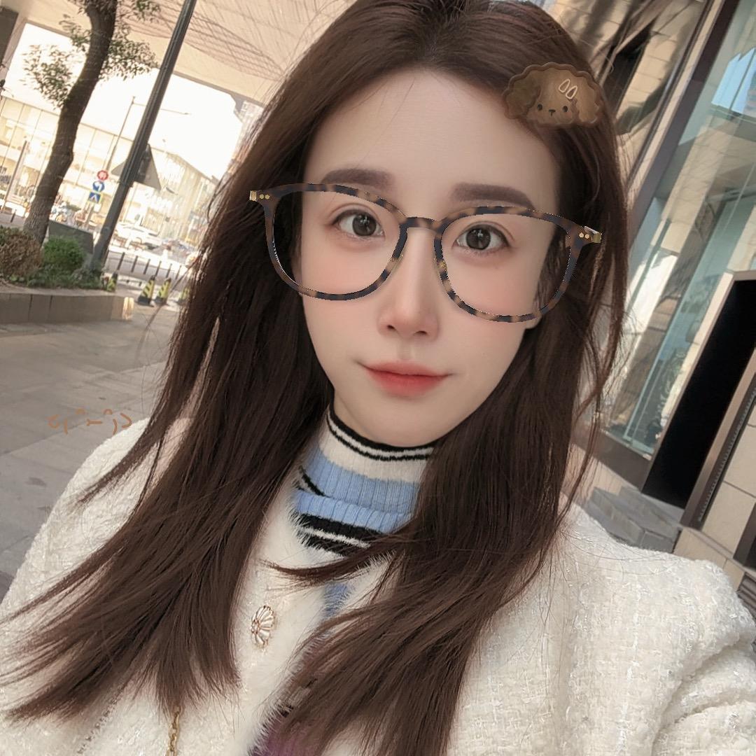 月亮上的垂耳兔 𓆩🩵𓆪