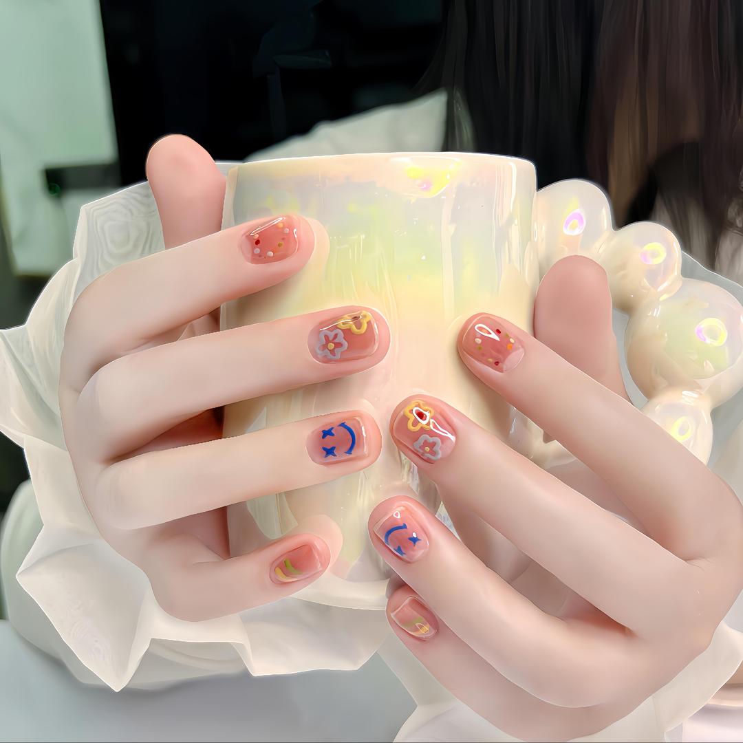 小洛璃（美甲分享）