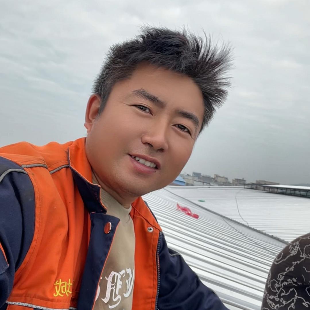 孤单时候只有影子在旁