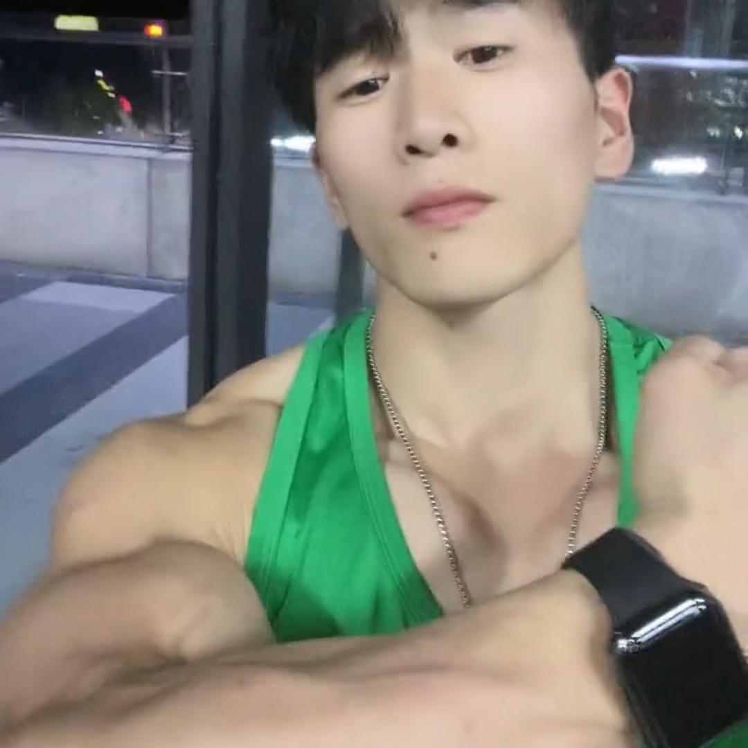 宝子哥（努力努力）