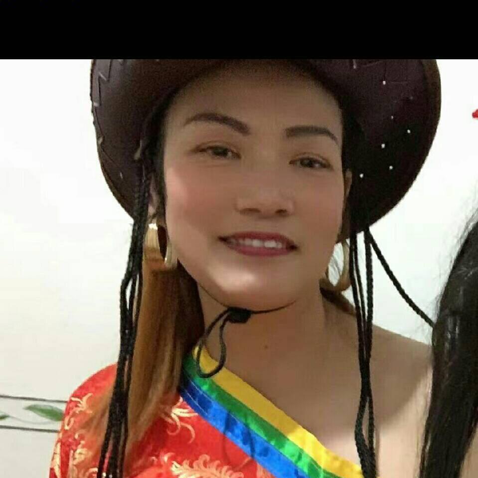 铜鼓队姐姐