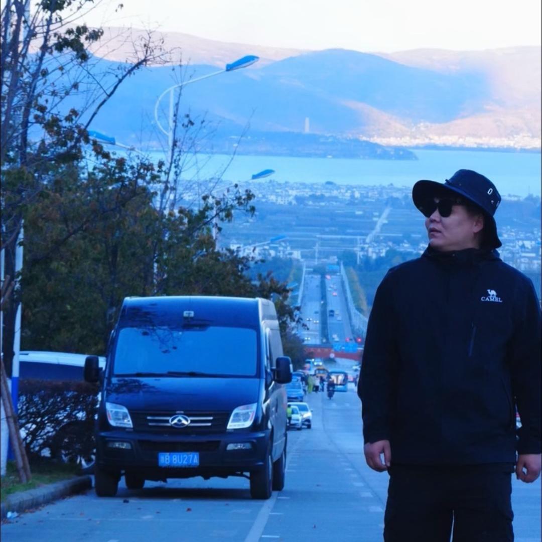 叶不歪到处跑я