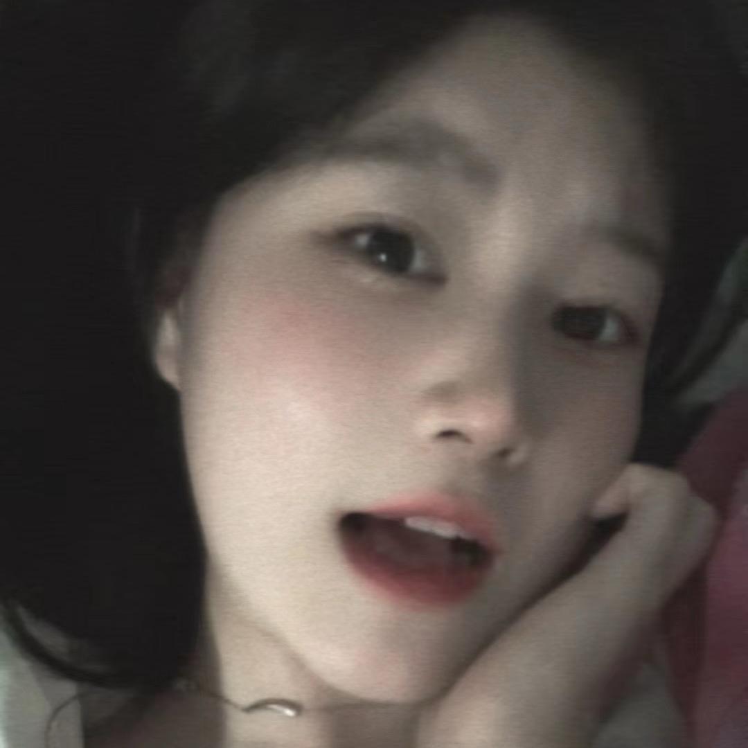 啧