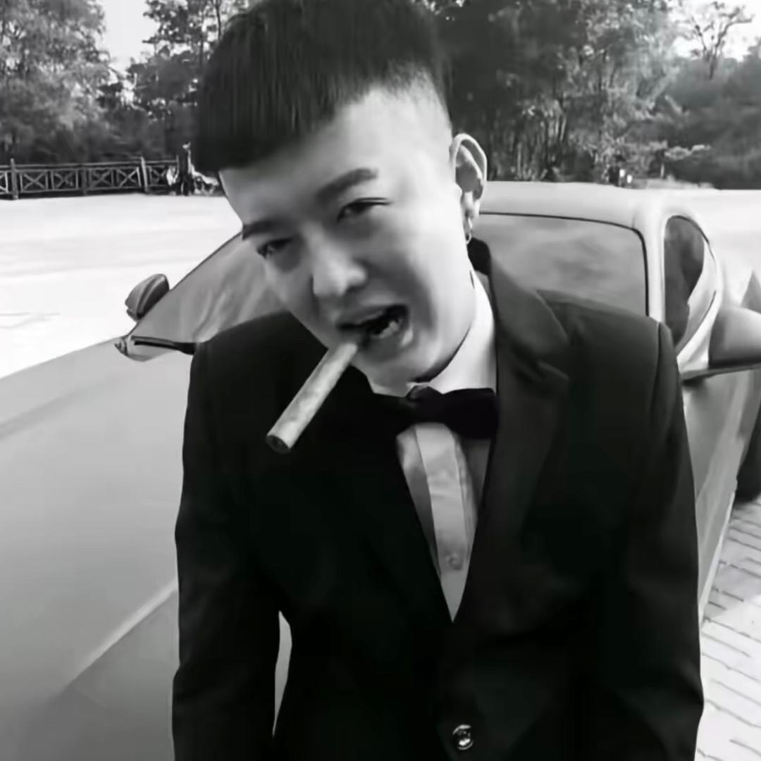 马展昂.
