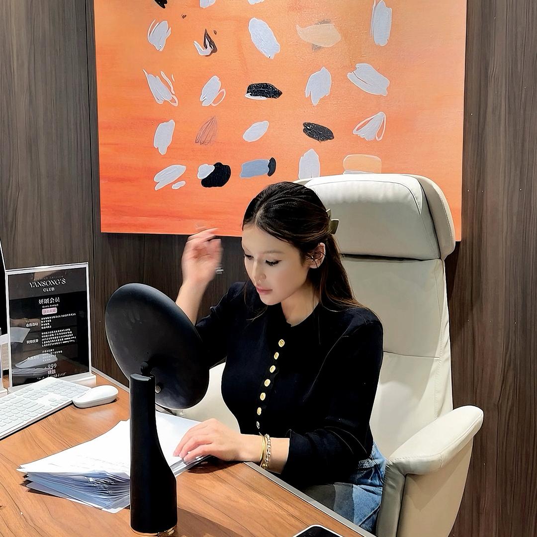 女明星laura-劳拉