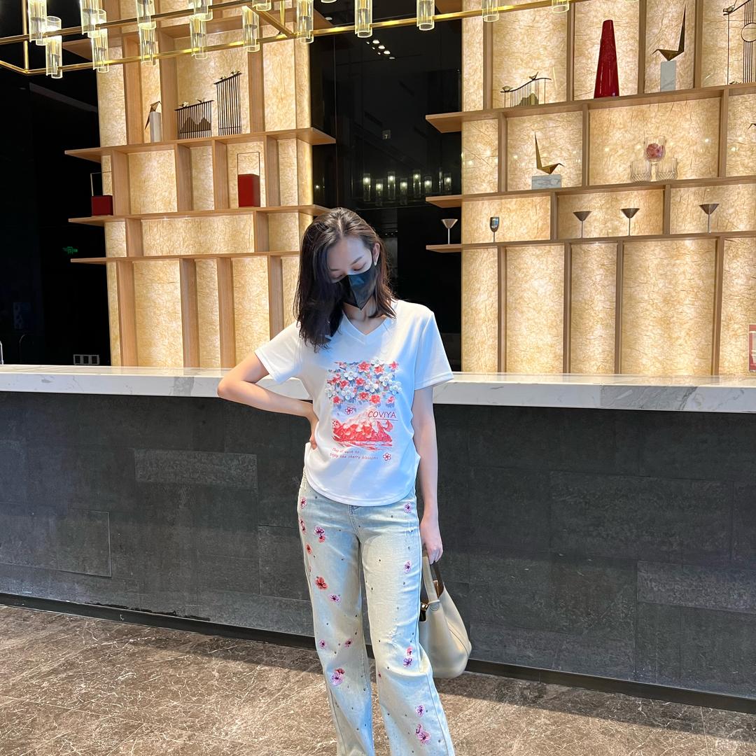 亿美女装穿搭