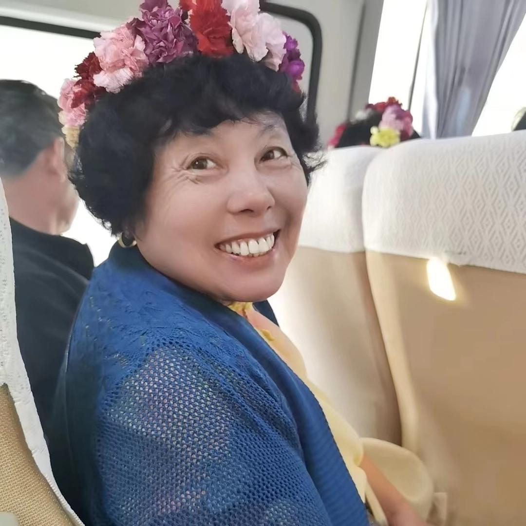 花开见月明