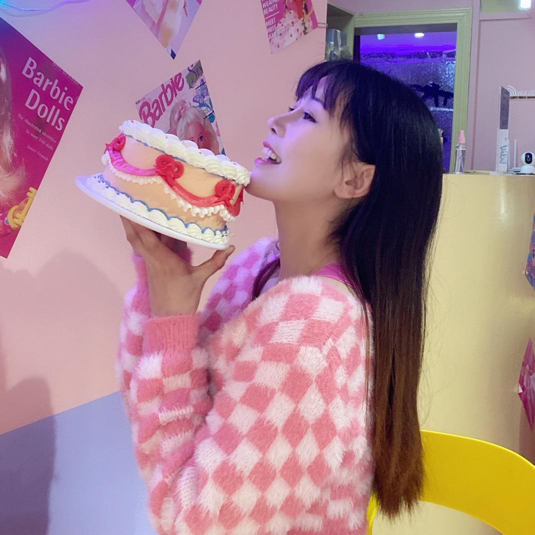 琛琛吃撑了