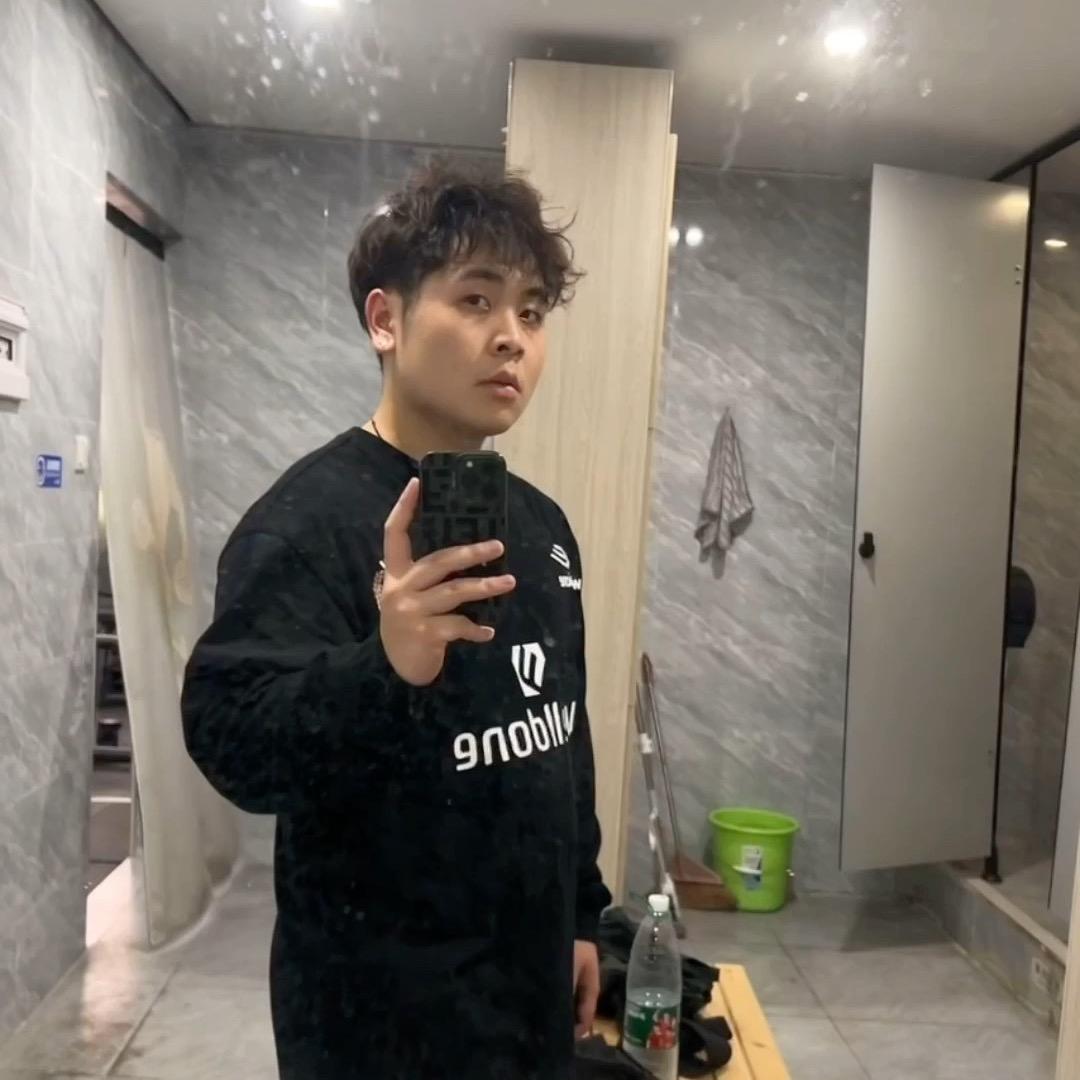 熊猫想吃甜甜圈