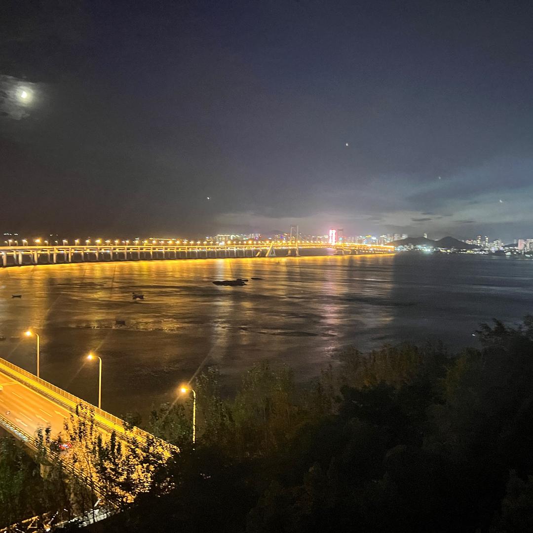 顶风尿尿呲一鞋🤪🤩🫵