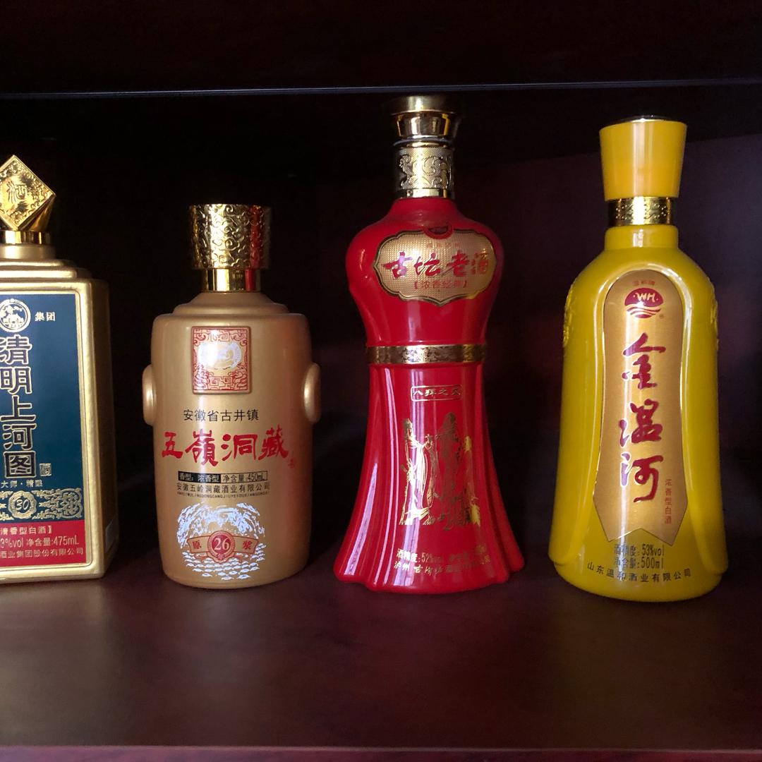 乳白玻璃酒瓶
