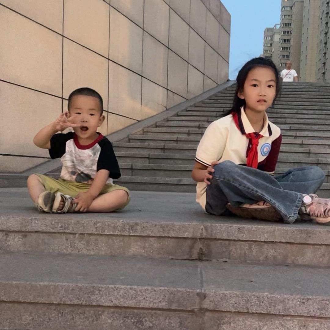 姐弟俩的成长日记🧍‍♀️🧍‍♂️